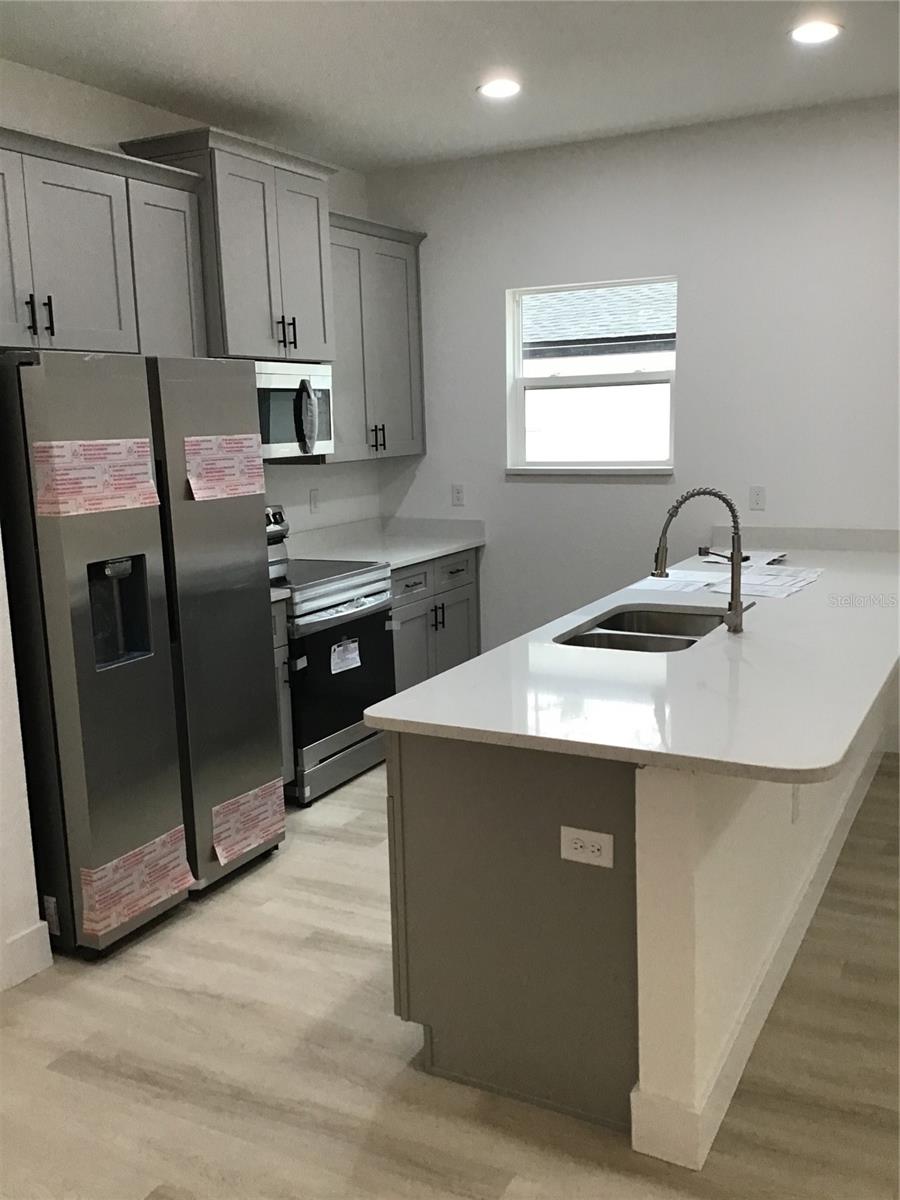 Image 11 of 27 For 6915 23 Avenue