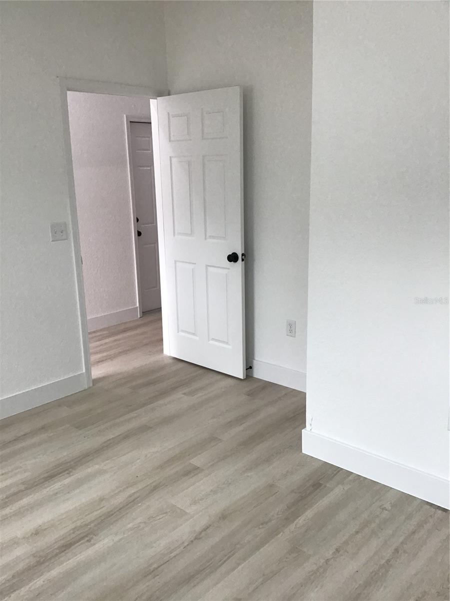 Image 7 of 27 For 6915 23 Avenue