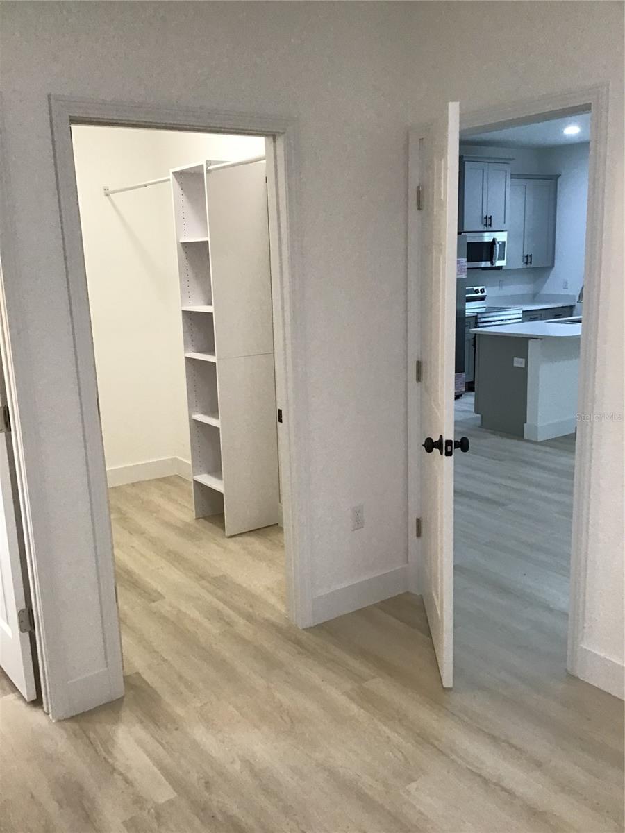 Image 27 of 29 For 6889 23 Avenue