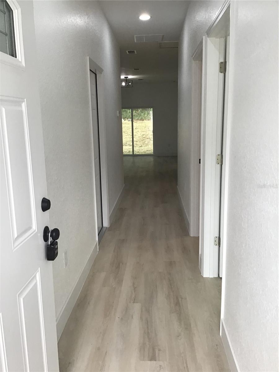 Image 4 of 26 For 6889 23 Avenue