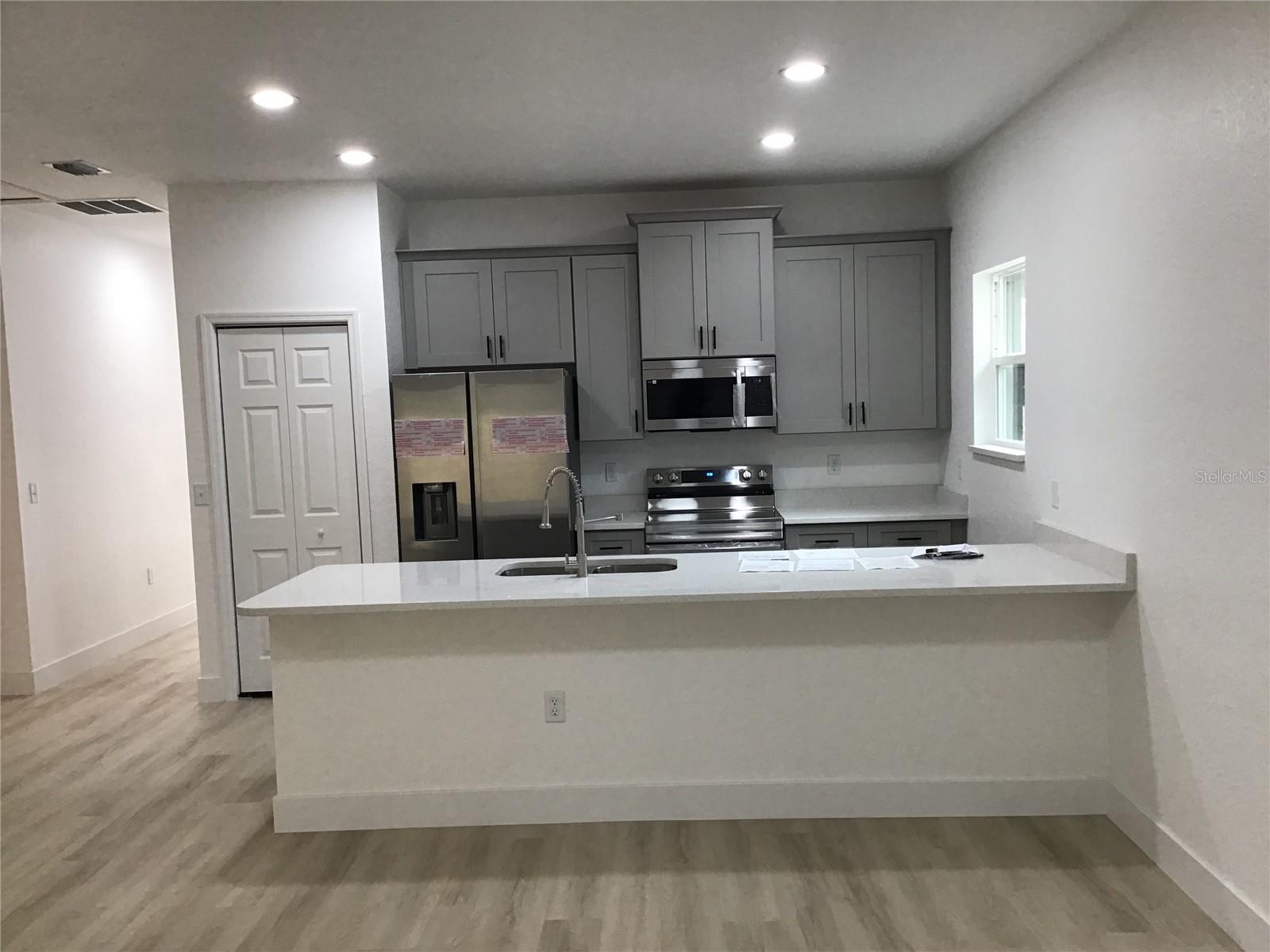 Image 8 of 26 For 6889 23 Avenue