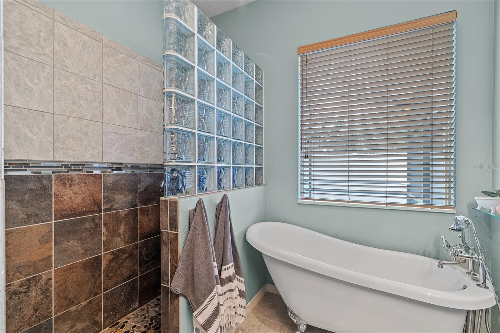 Image 30 of 49 For 10987 Piping Rock Cir