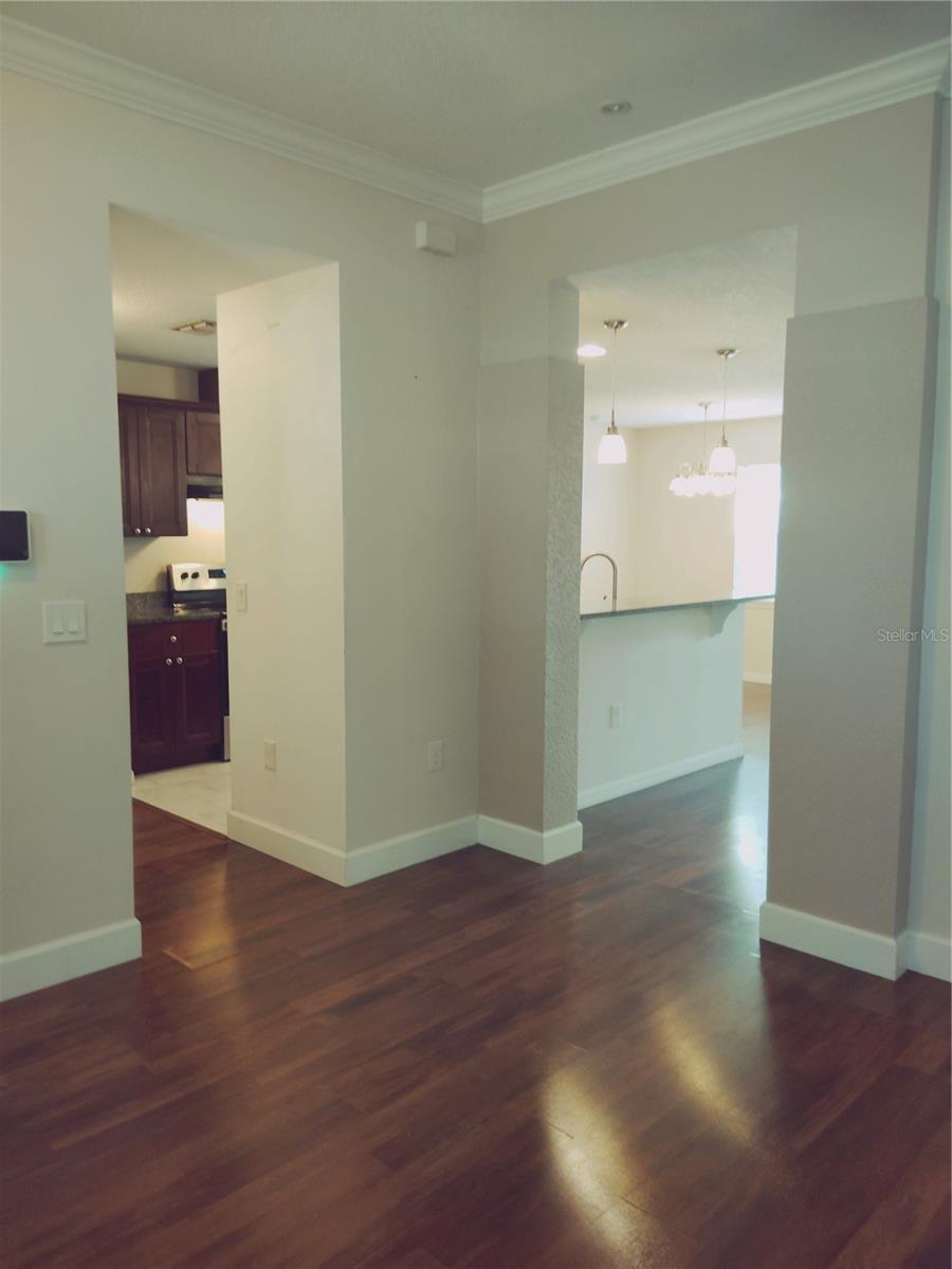 Image 5 of 37 For 1090 Parnell Court