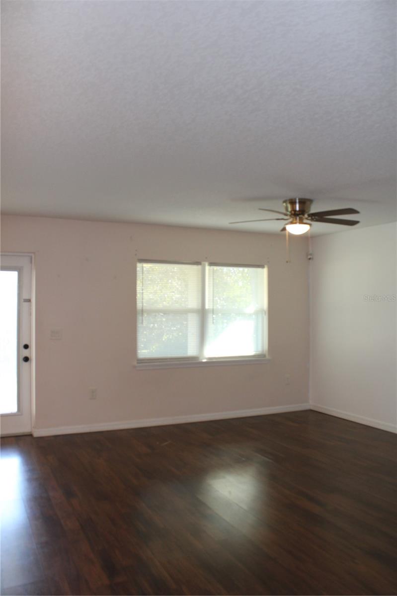 Image 8 of 37 For 1090 Parnell Court