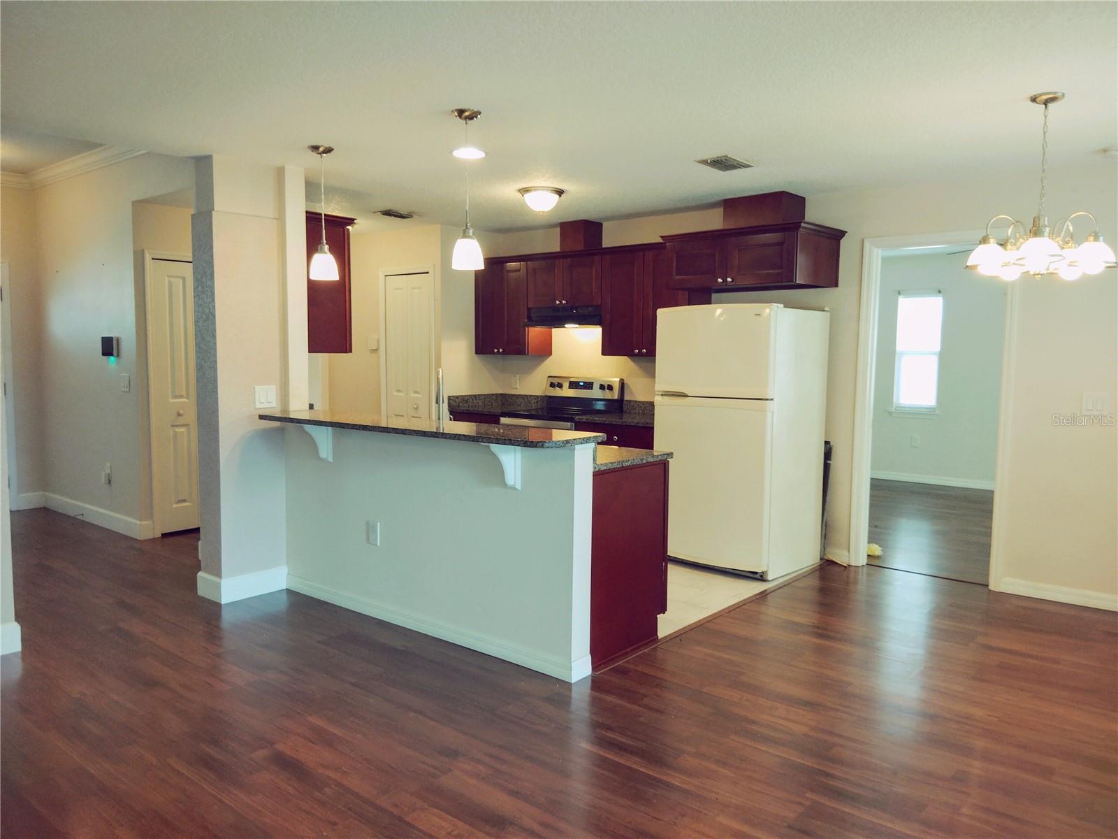 Image 9 of 37 For 1090 Parnell Court