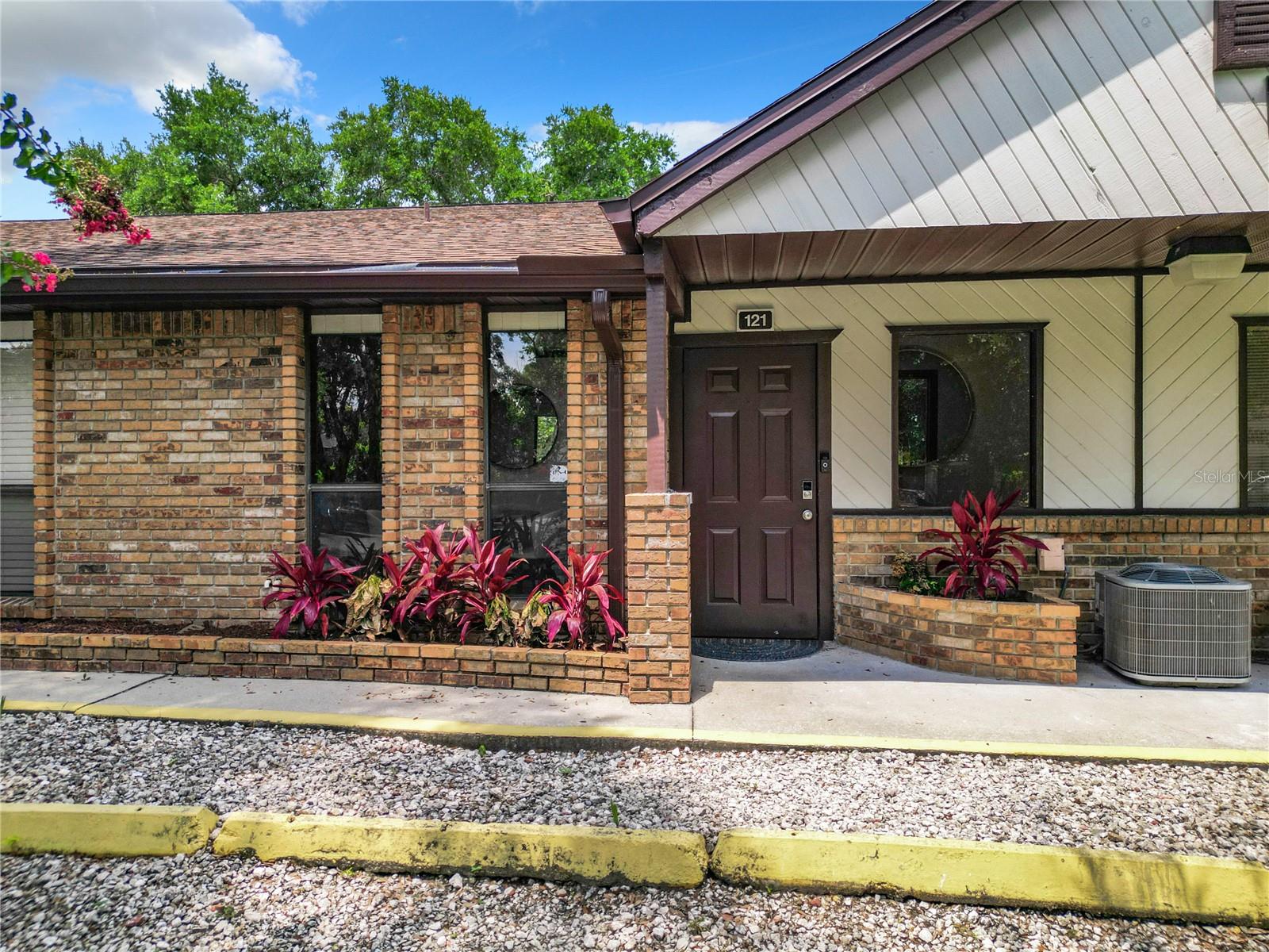Image 2 of 17 For 409 Montgomery Road 121