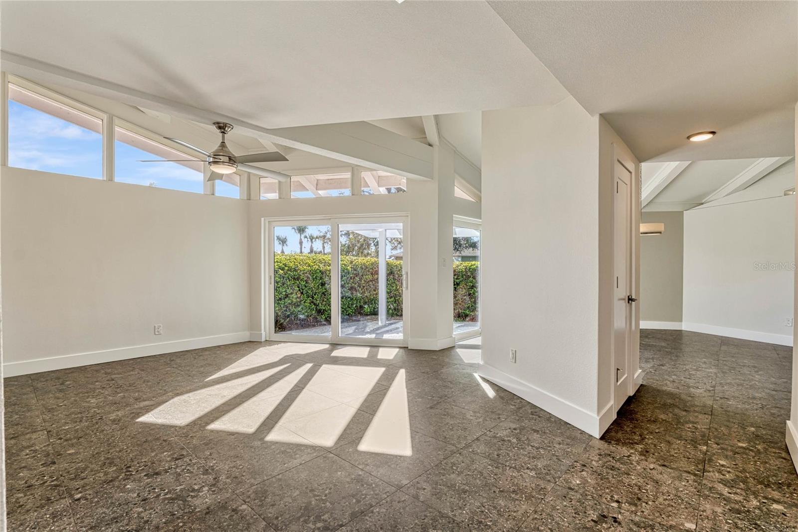 Image 10 of 59 For 8922 Bay Cove Court
