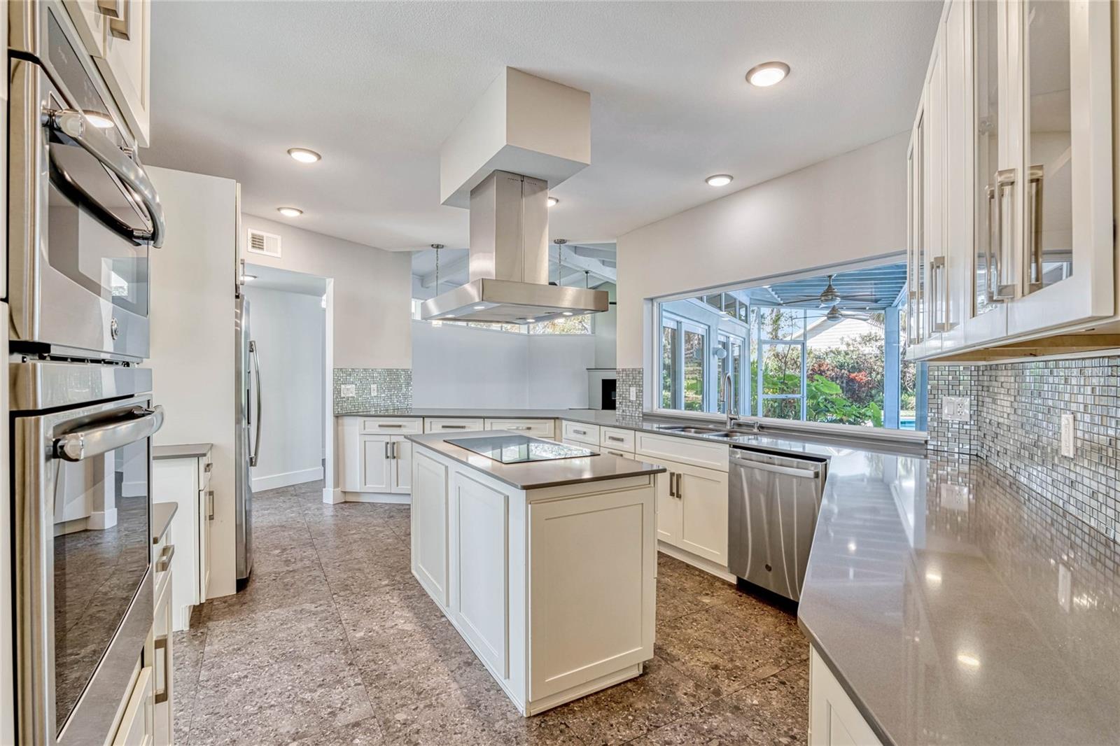 Image 16 of 59 For 8922 Bay Cove Court