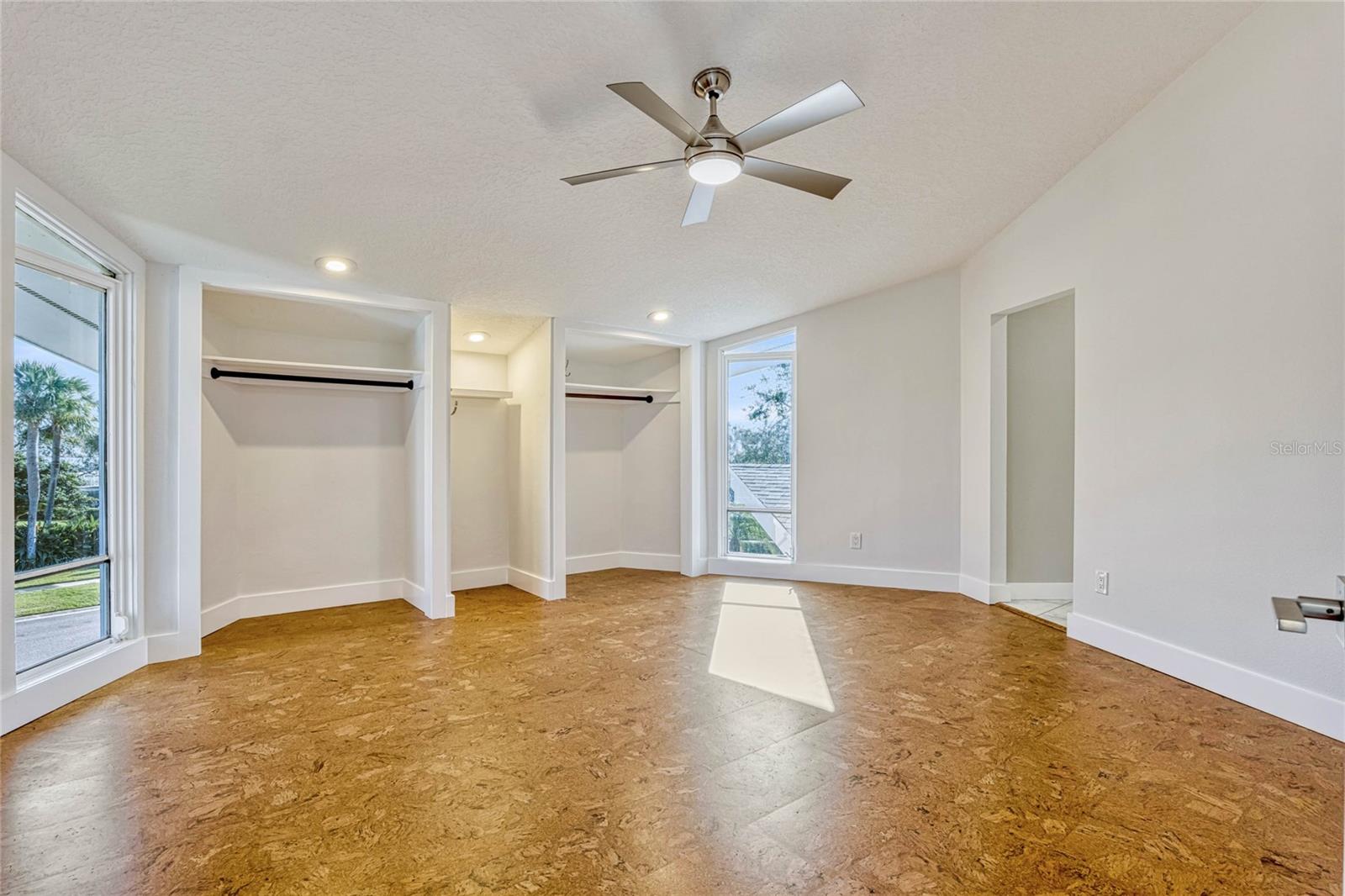 Image 22 of 59 For 8922 Bay Cove Court