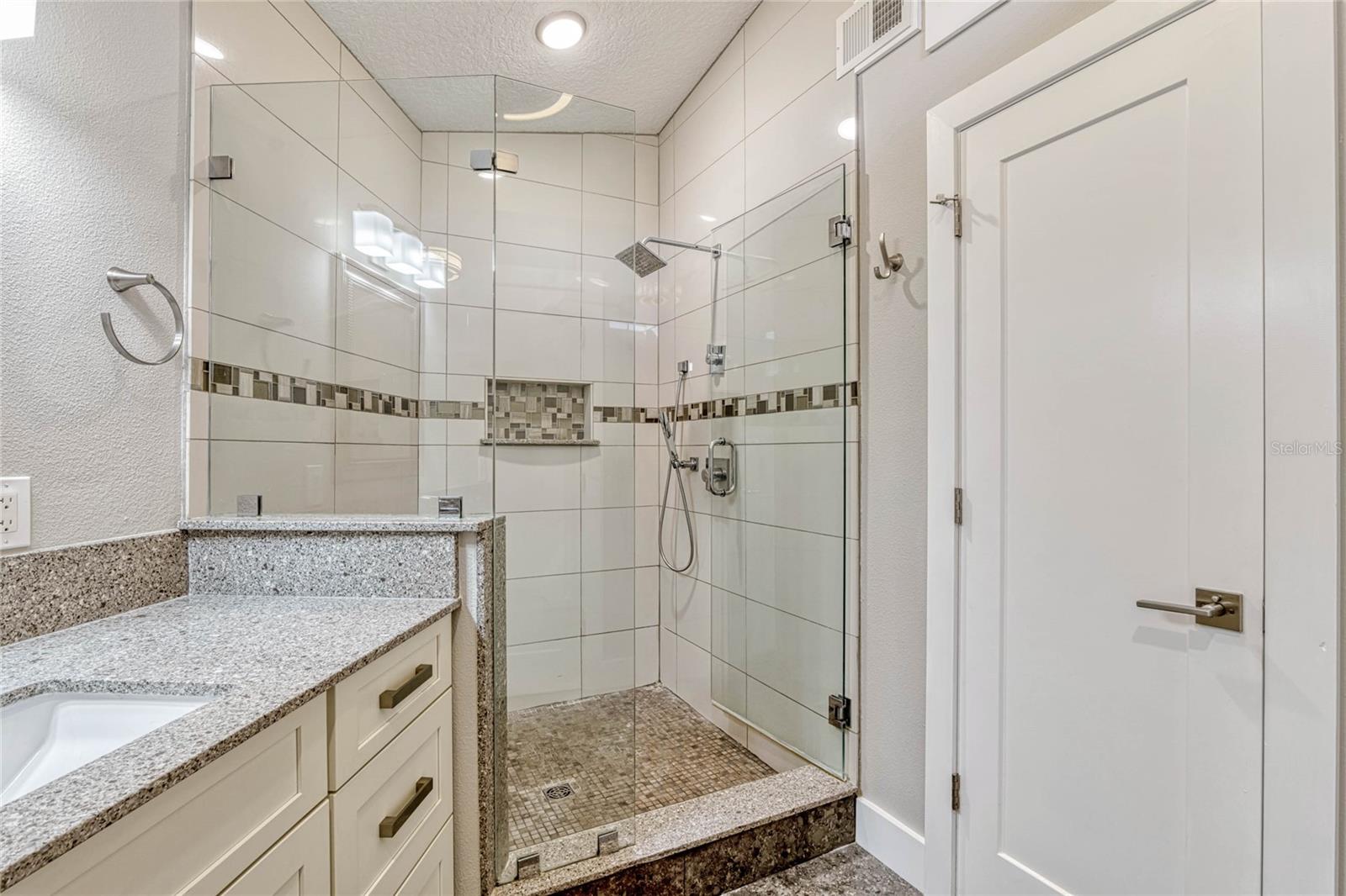 Image 29 of 59 For 8922 Bay Cove Court
