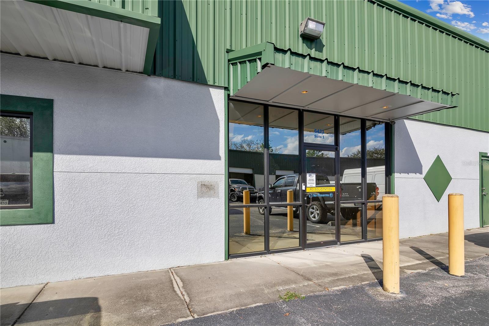 Image 20 of 53 For 6421 Pinecastle Boulevard 1