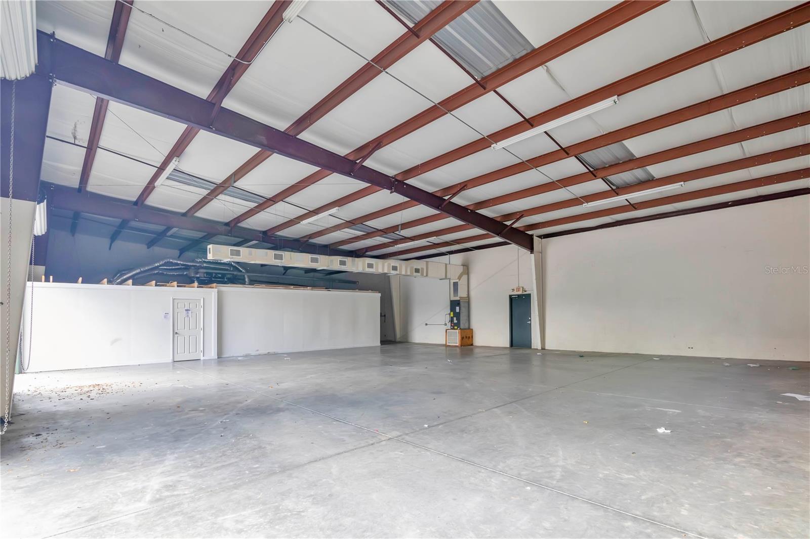 Image 32 of 53 For 6421 Pinecastle Boulevard 1