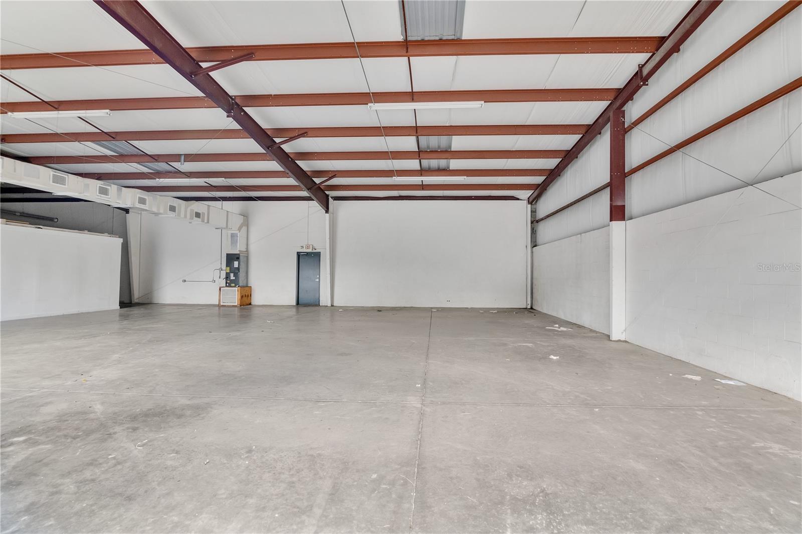 Image 33 of 53 For 6421 Pinecastle Boulevard 1