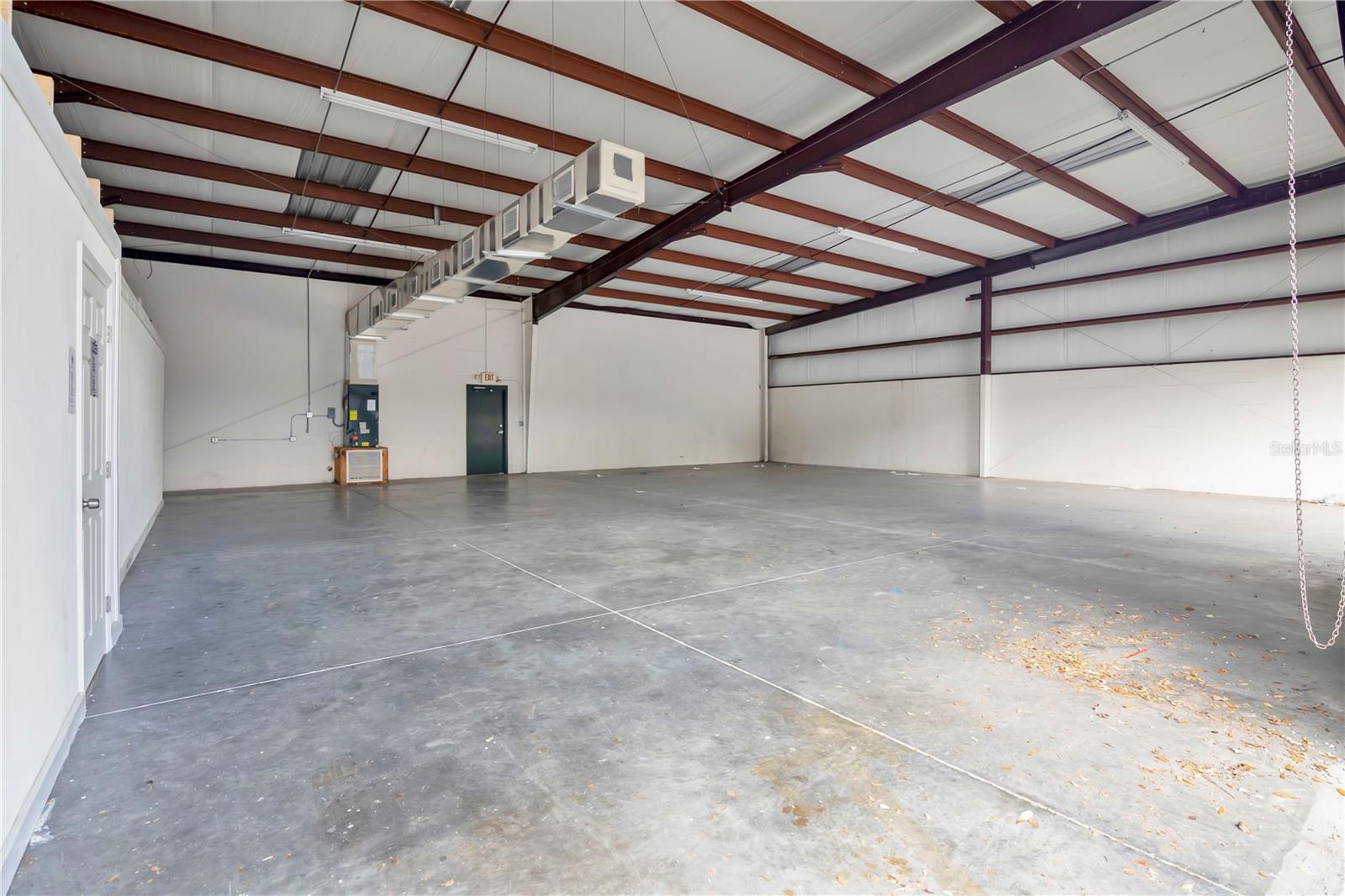 Image 34 of 53 For 6421 Pinecastle Boulevard 1