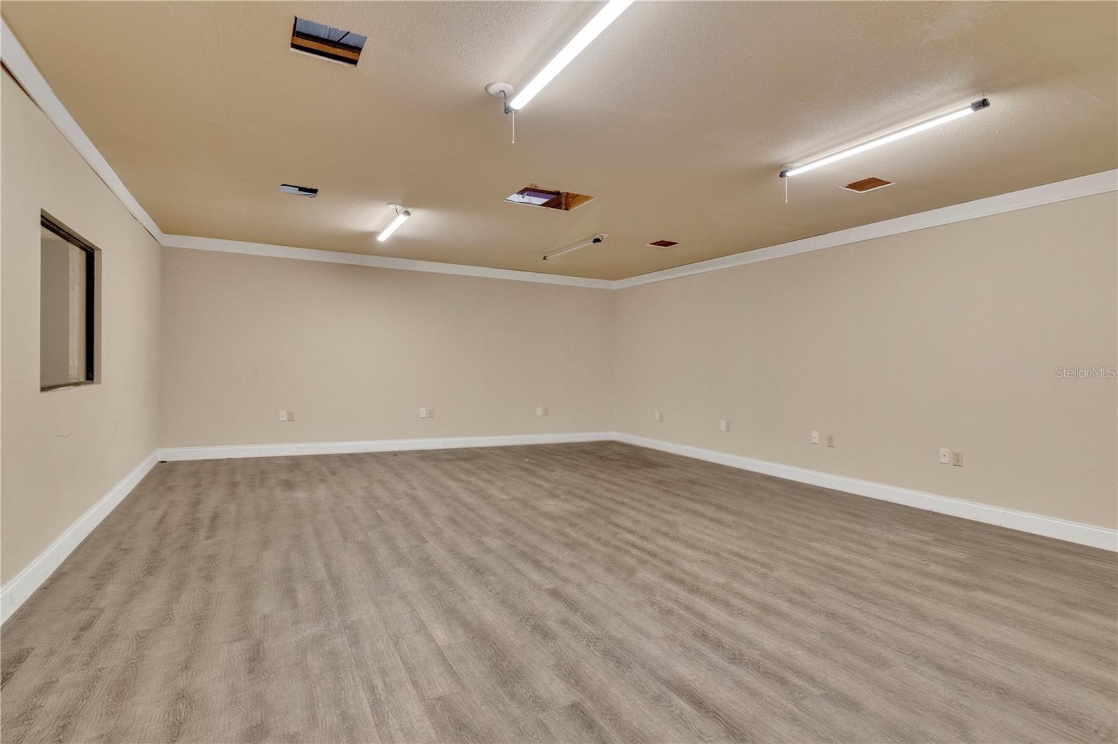 Image 39 of 53 For 6421 Pinecastle Boulevard 1