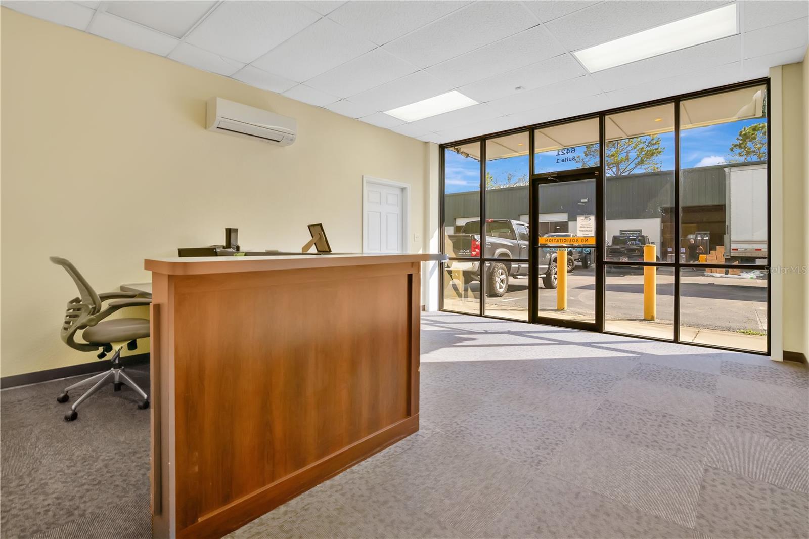 Image 4 of 53 For 6421 Pinecastle Boulevard 1