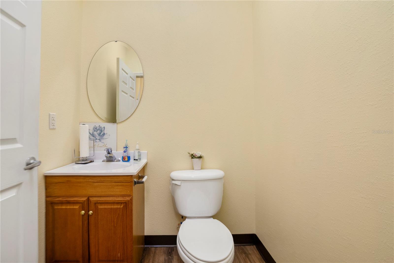Image 6 of 53 For 6421 Pinecastle Boulevard 1