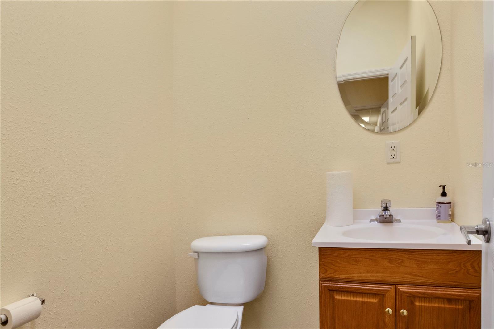 Image 7 of 53 For 6421 Pinecastle Boulevard 1