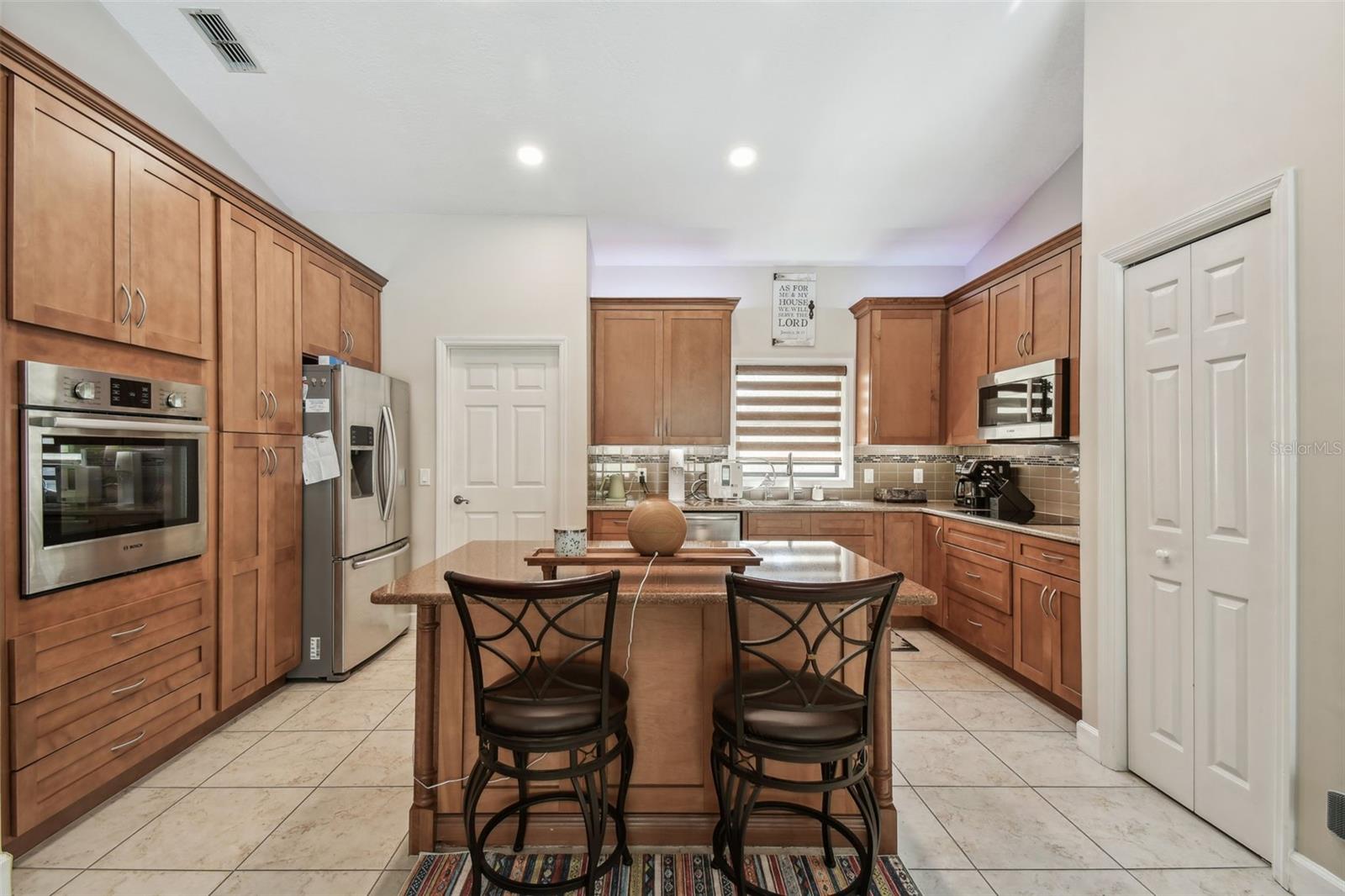 Listing photo id 8 for 3323 Wildwood Bay Court