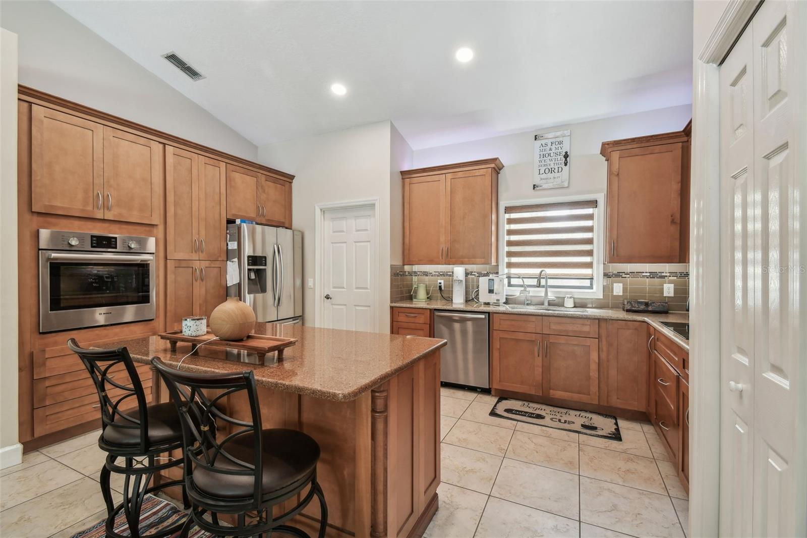 Listing photo id 9 for 3323 Wildwood Bay Court