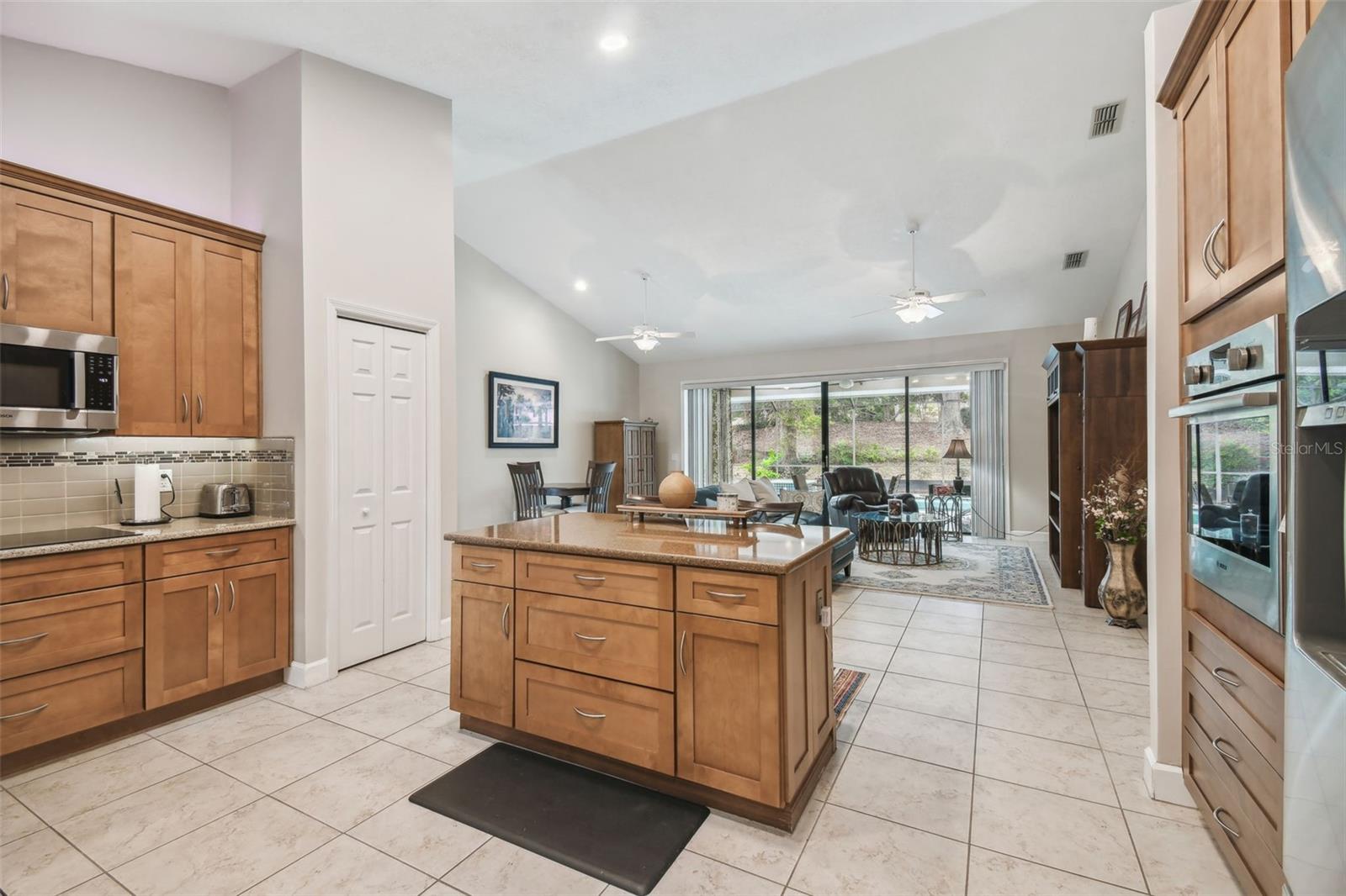 Listing photo id 11 for 3323 Wildwood Bay Court