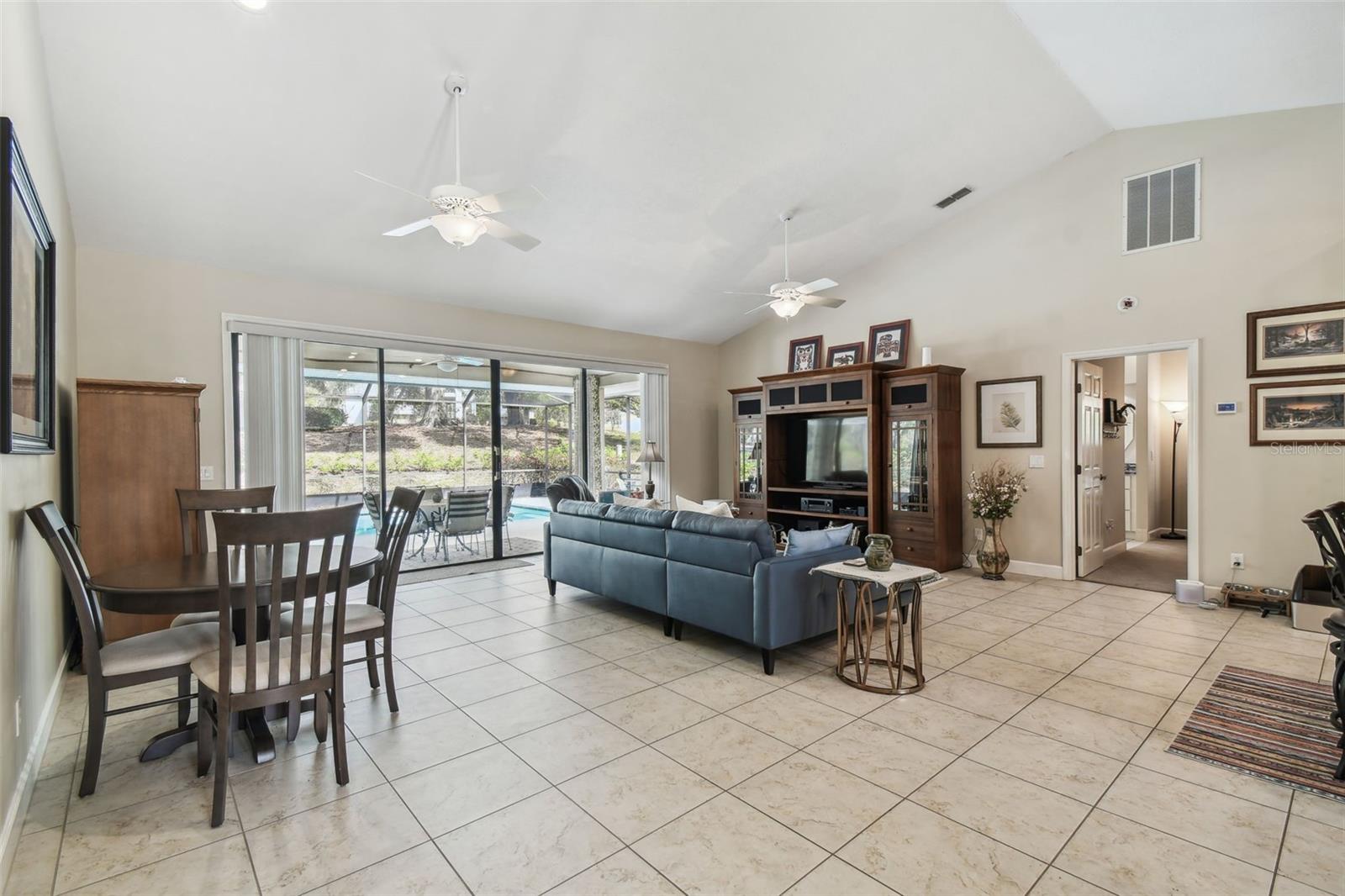 Listing photo id 4 for 3323 Wildwood Bay Court