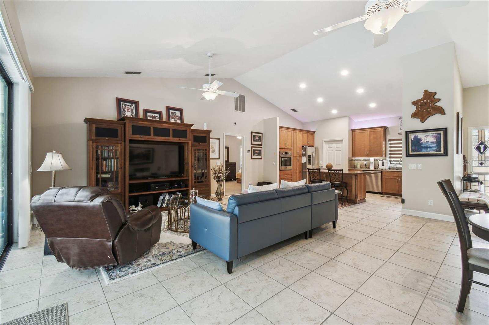 Listing photo id 7 for 3323 Wildwood Bay Court