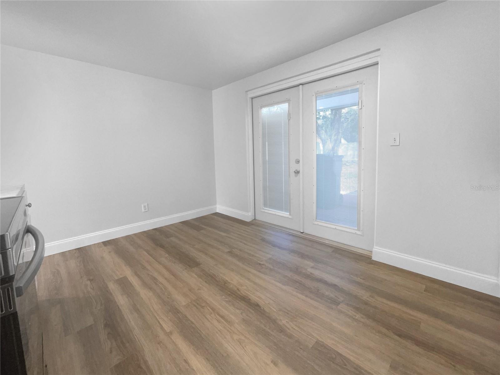Image 10 of 19 For 913 27th Street E