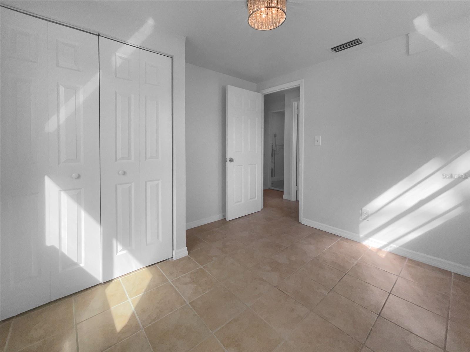 Image 14 of 19 For 913 27th Street E