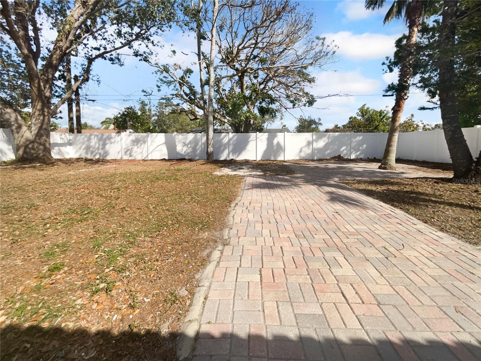 Image 18 of 19 For 913 27th Street E