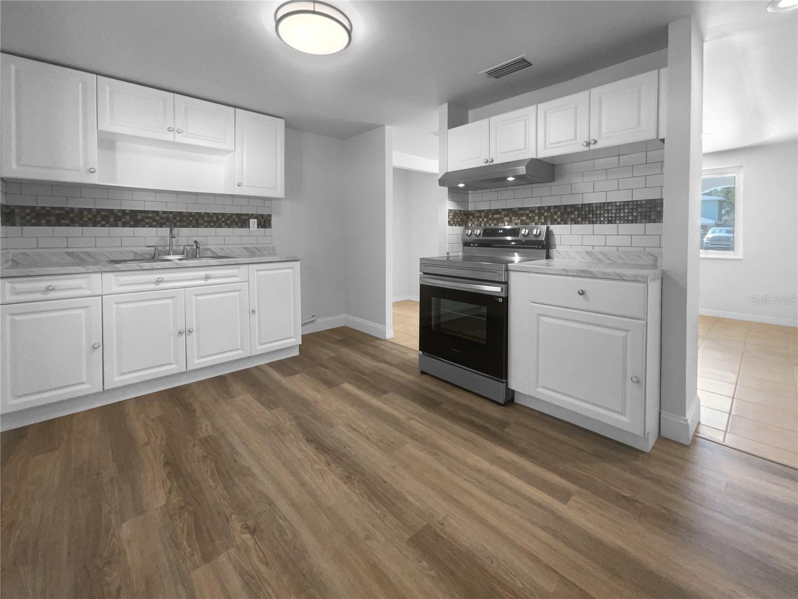 Image 6 of 19 For 913 27th Street E