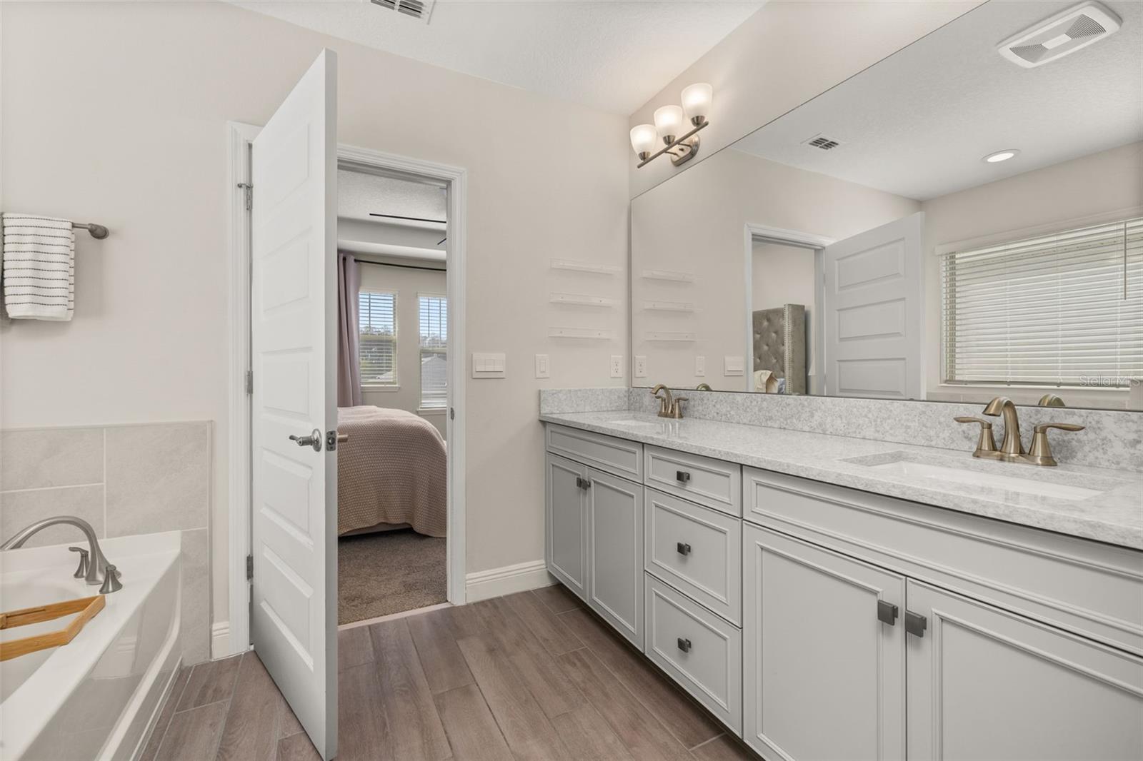 Image 39 of 86 For 18339 Oliver Twist Way