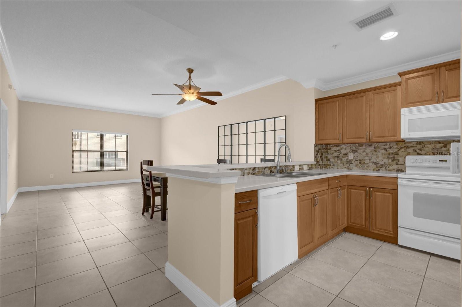 Image 5 of 28 For 706 Westpark Way 203