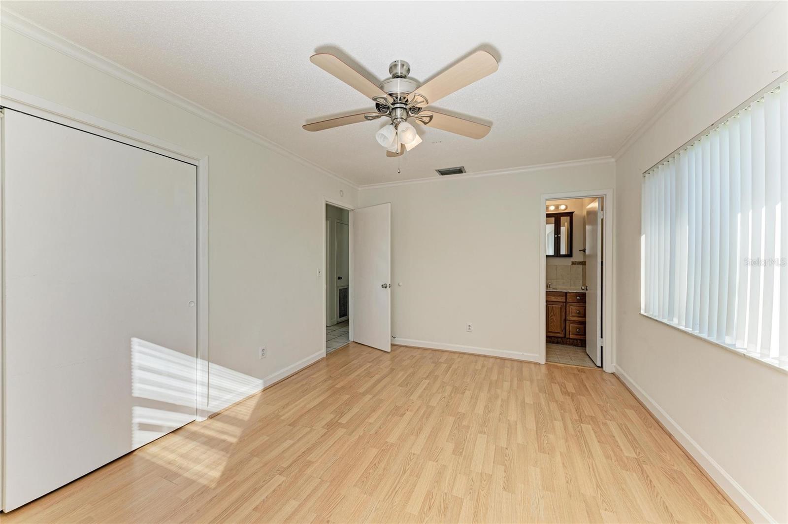 Image 10 of 22 For 408 43rd Street Boulevard W