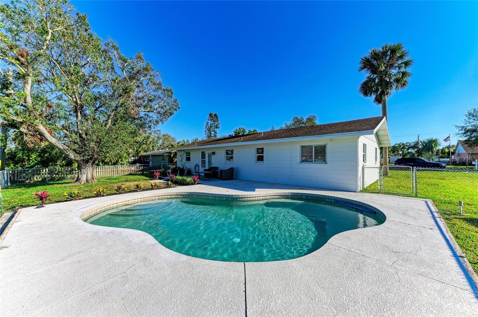Image 19 of 22 For 408 43rd Street Boulevard W