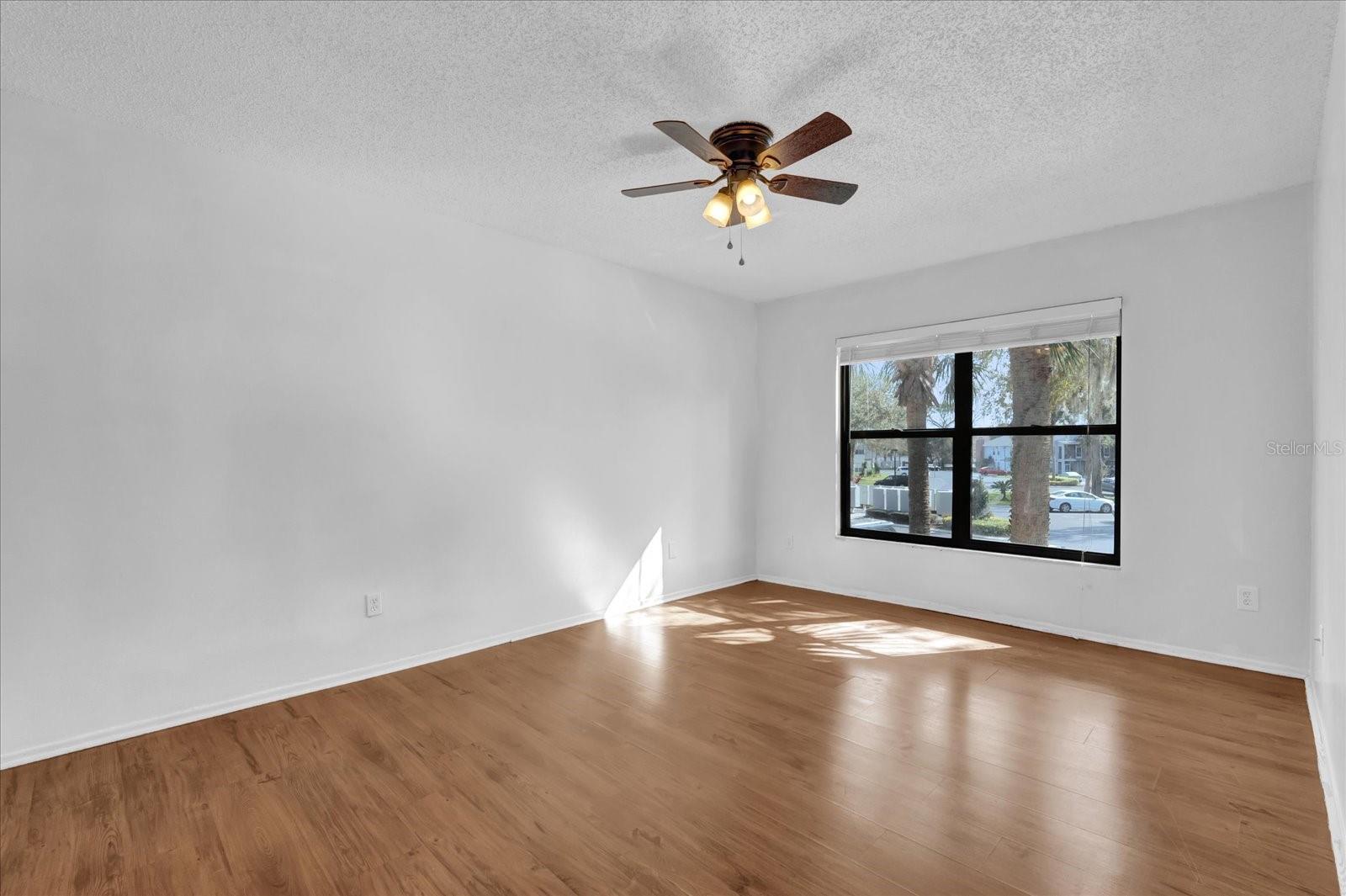 Image 11 of 33 For 705 Northlake Drive 705