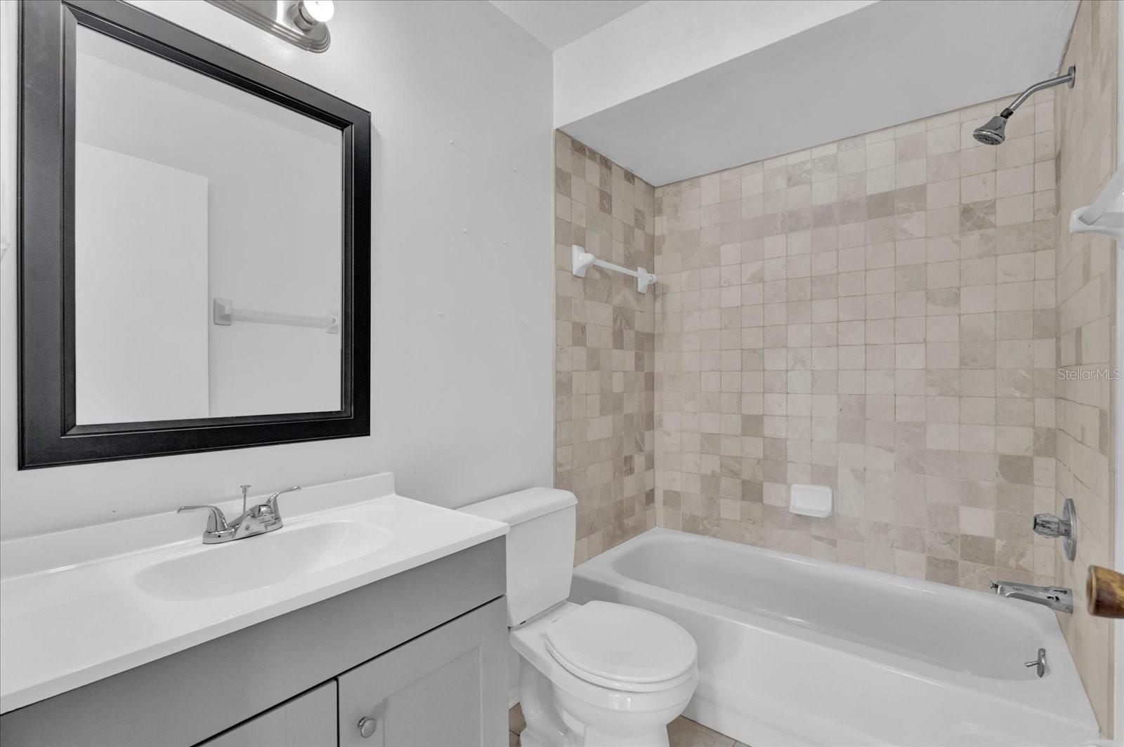 Image 15 of 33 For 705 Northlake Drive 705