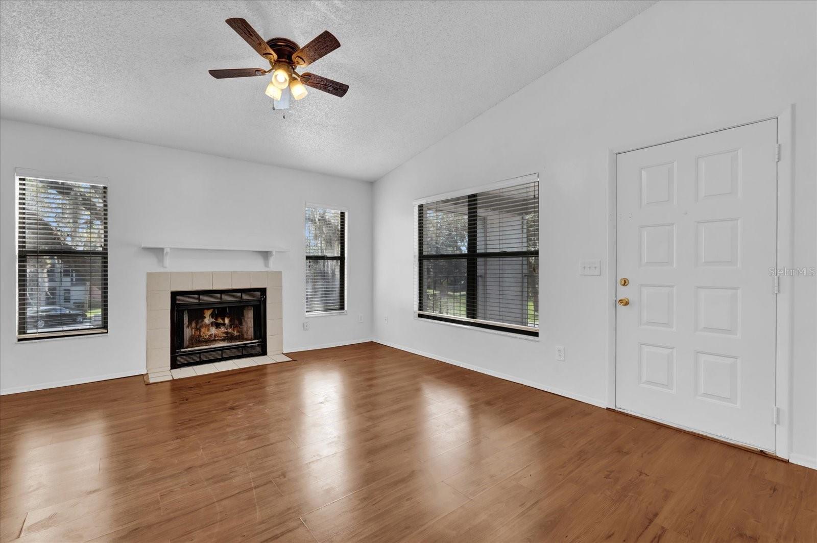 Image 3 of 33 For 705 Northlake Drive 705