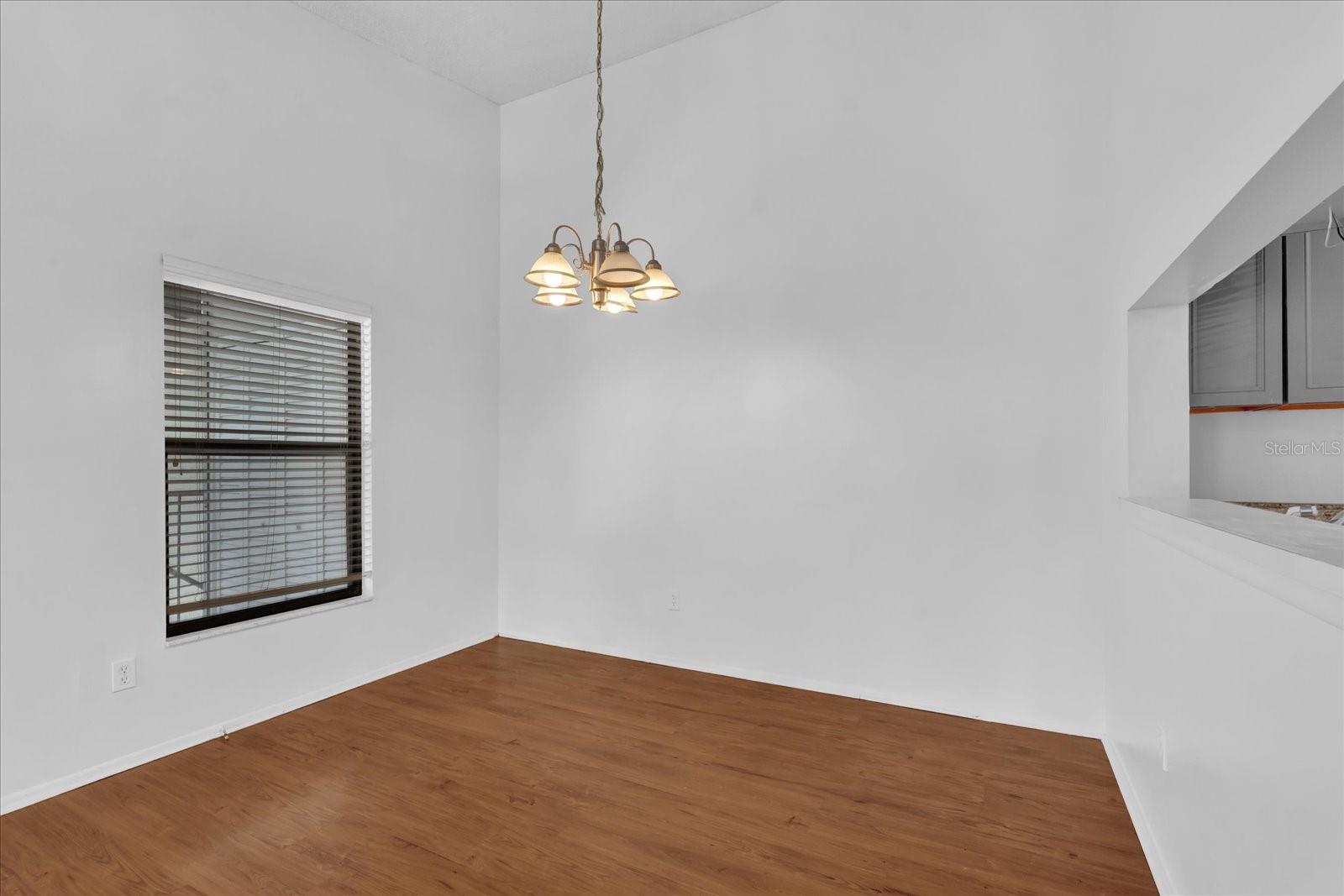 Image 4 of 33 For 705 Northlake Drive 705