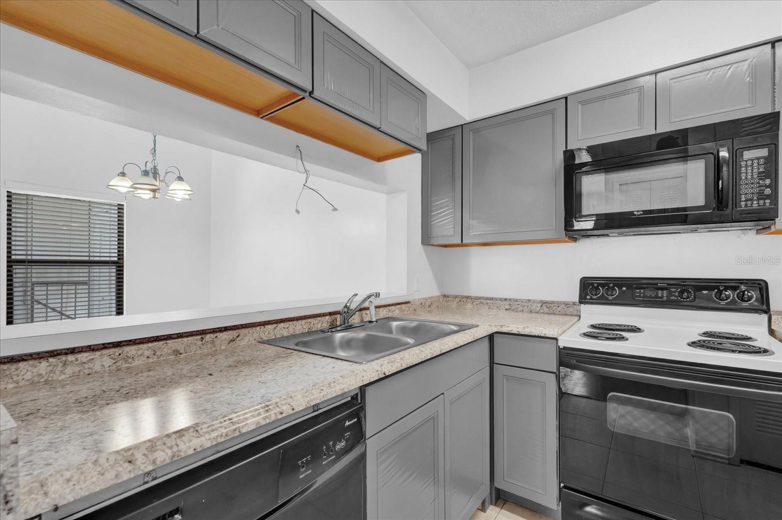Image 7 of 33 For 705 Northlake Drive 705