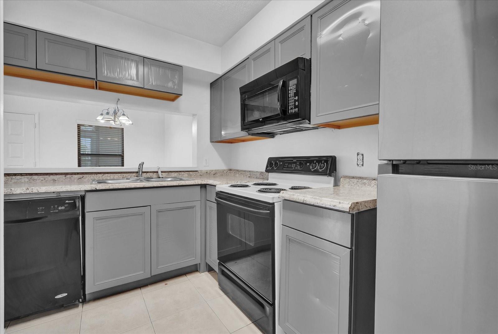 Image 8 of 33 For 705 Northlake Drive 705