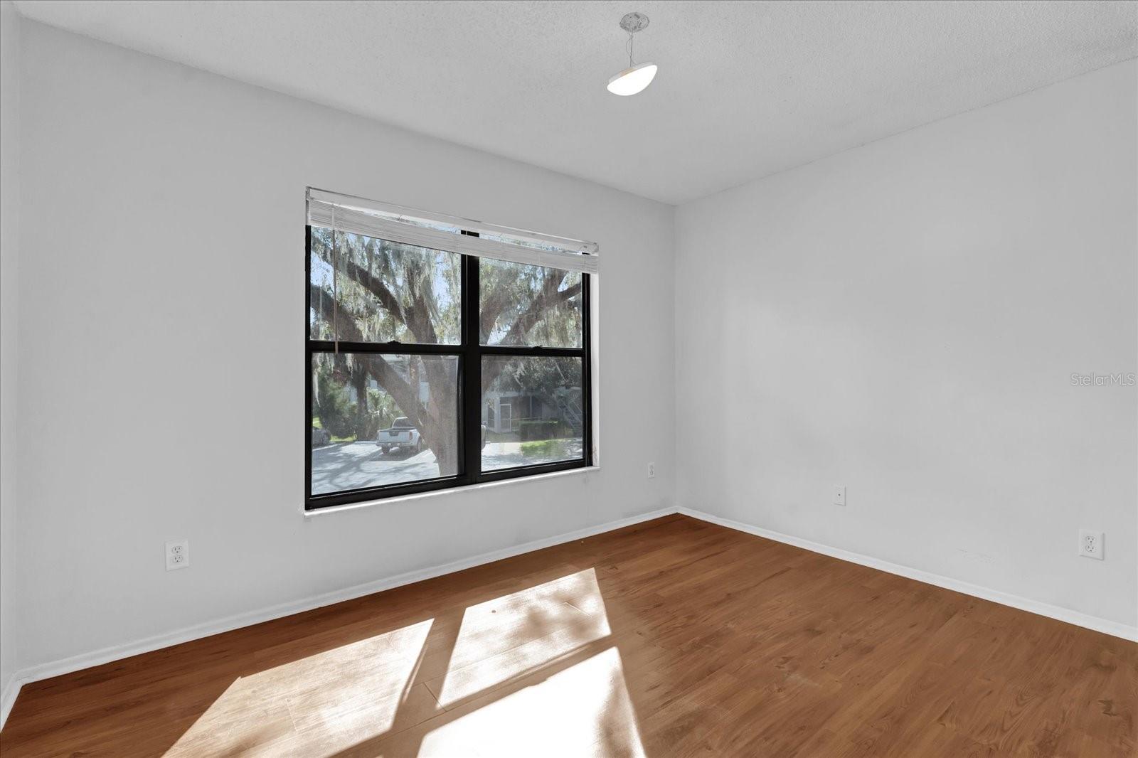 Image 9 of 33 For 705 Northlake Drive 705