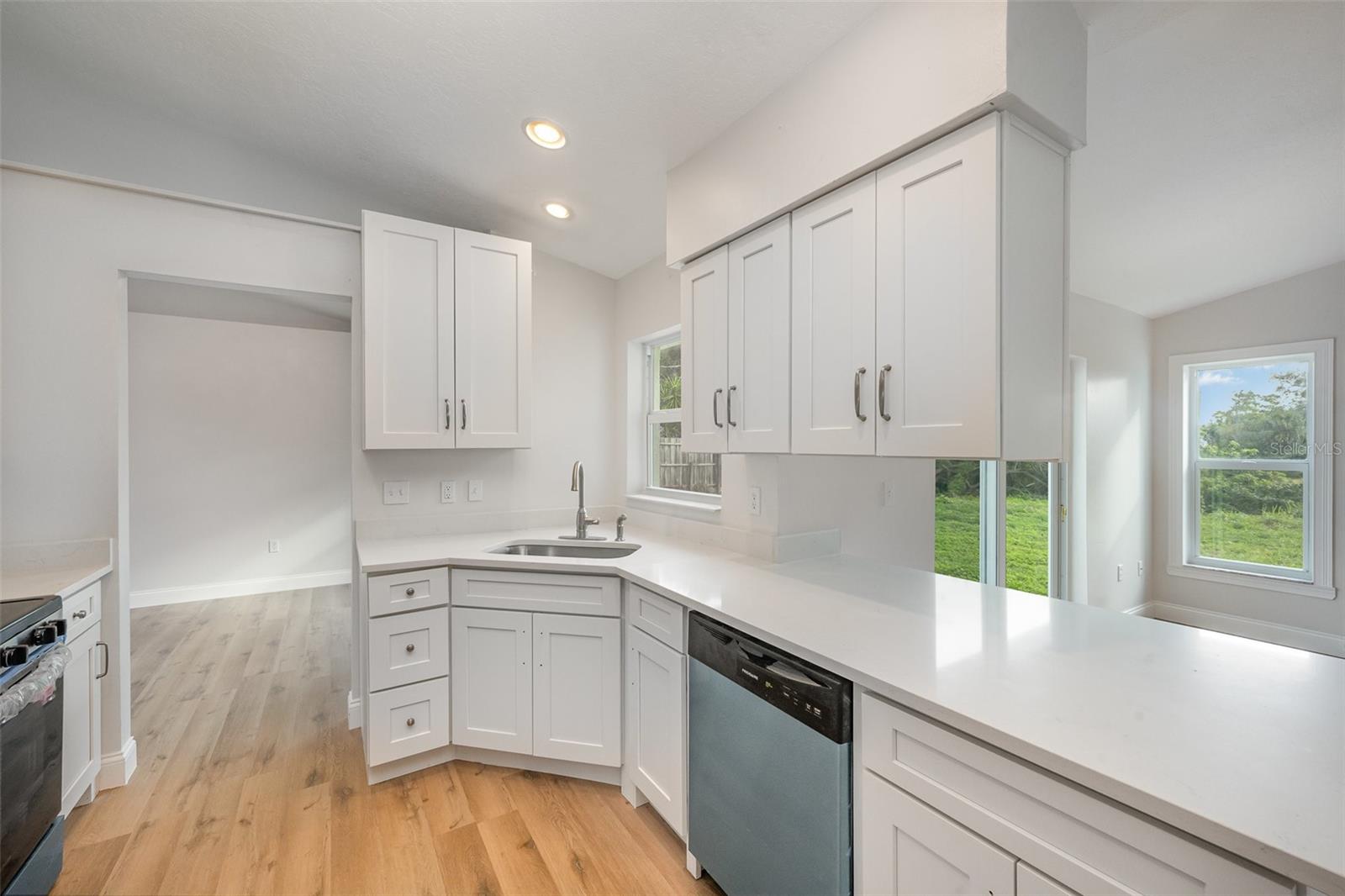 Image 10 of 35 For 1001 Glencove Avenue Nw