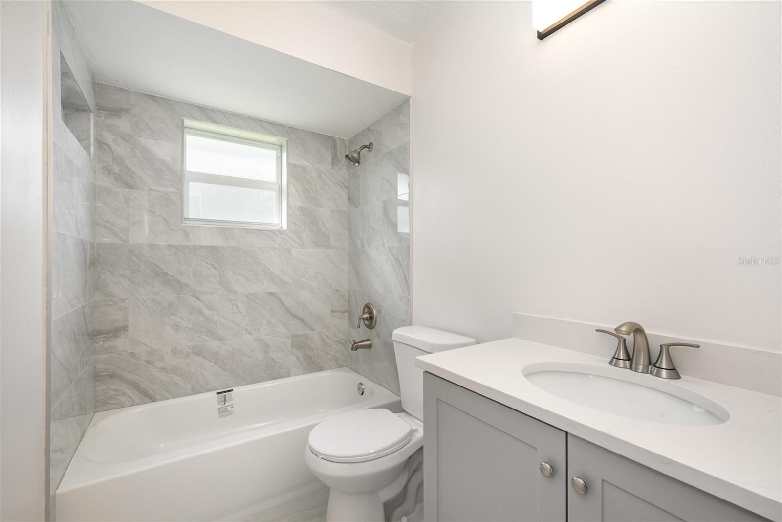 Image 17 of 35 For 1001 Glencove Avenue Nw