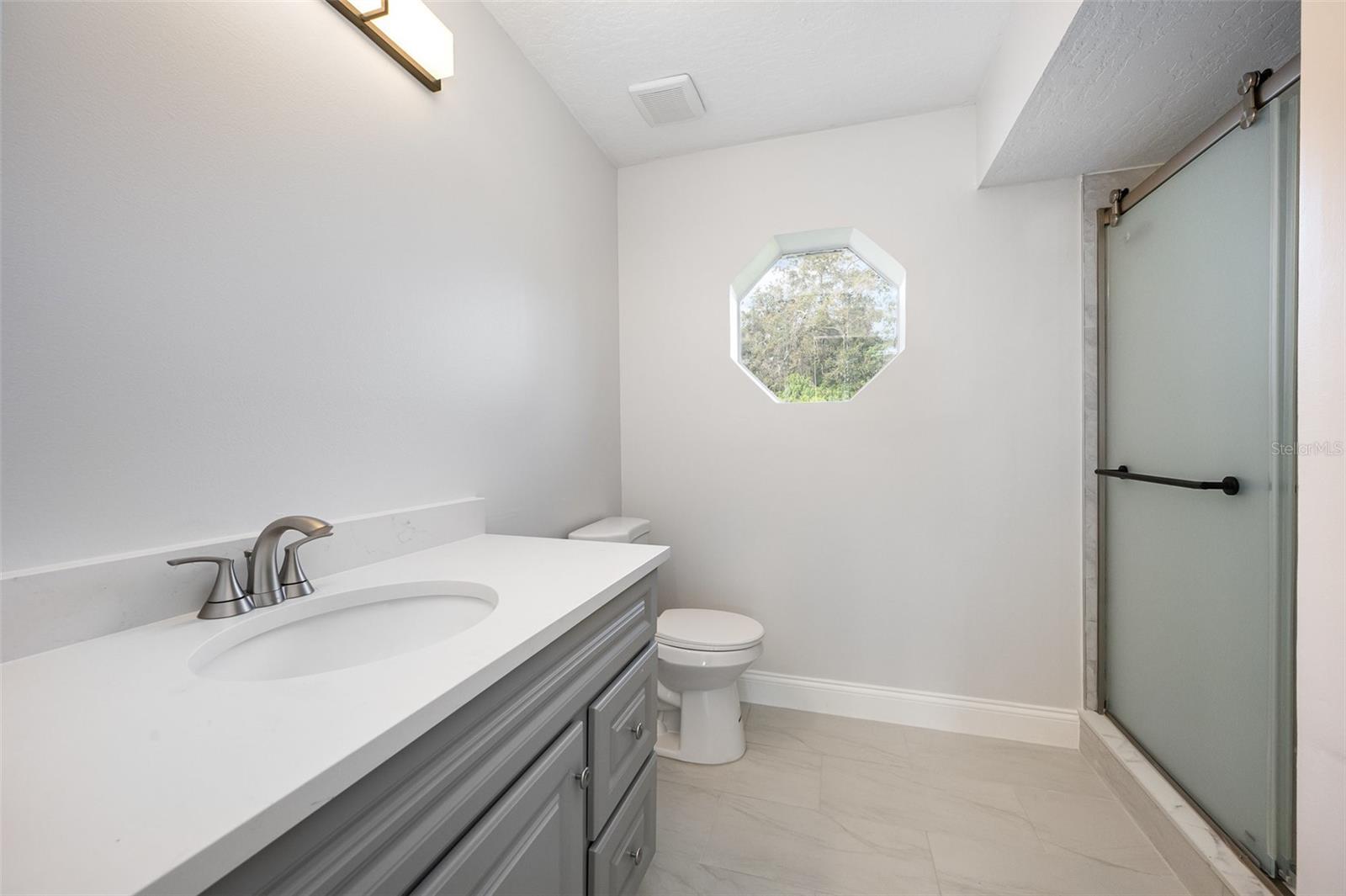 Image 22 of 35 For 1001 Glencove Avenue Nw