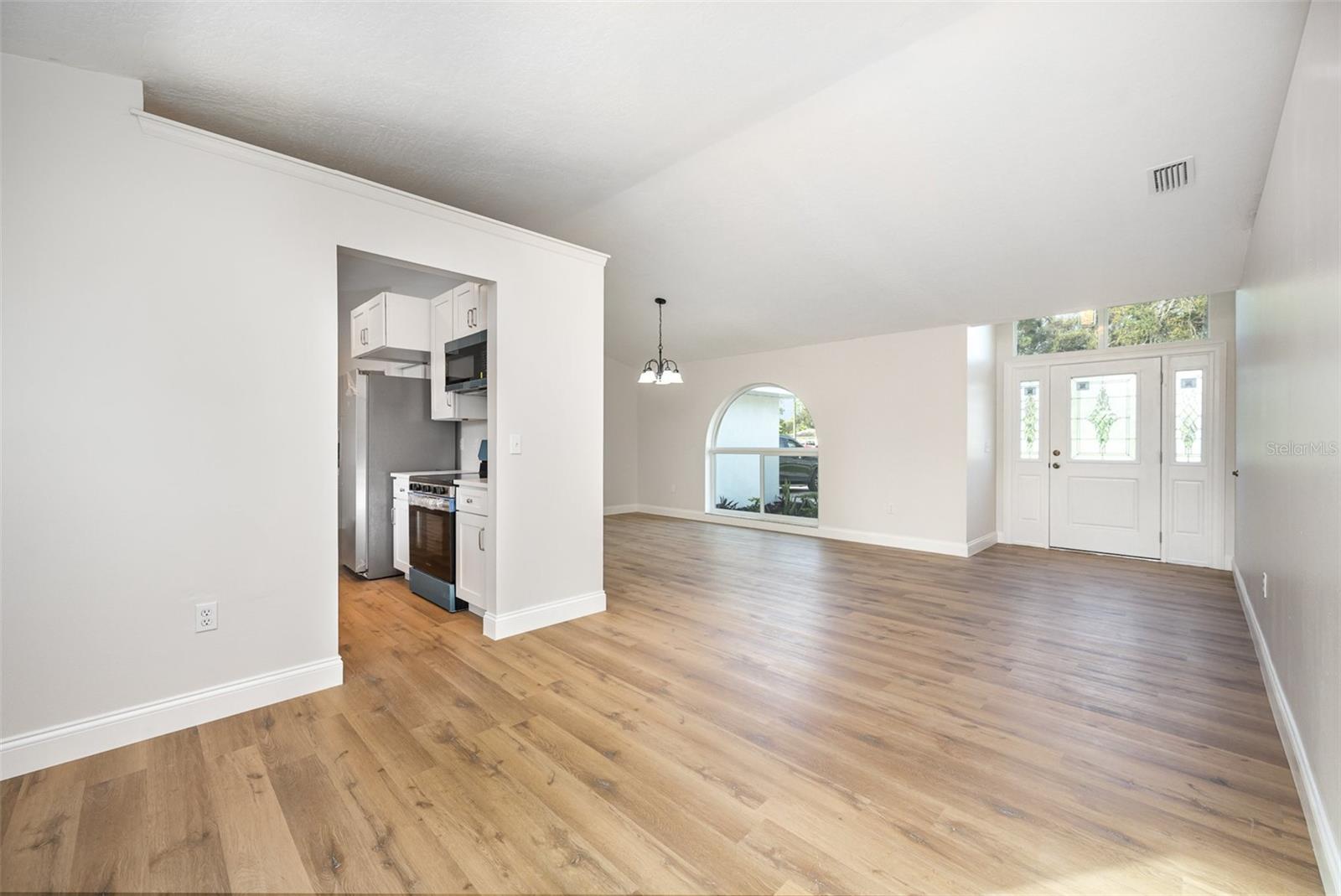 Image 4 of 35 For 1001 Glencove Avenue Nw