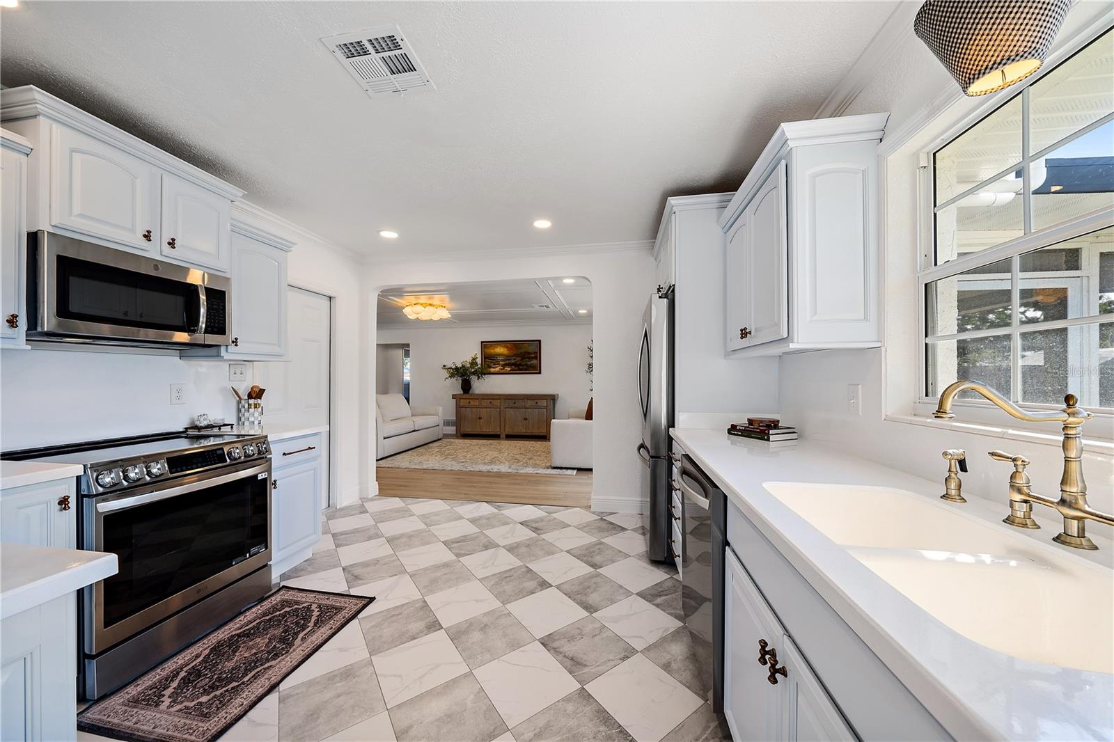 Image 8 of 19 For 7746 Westmoreland Drive