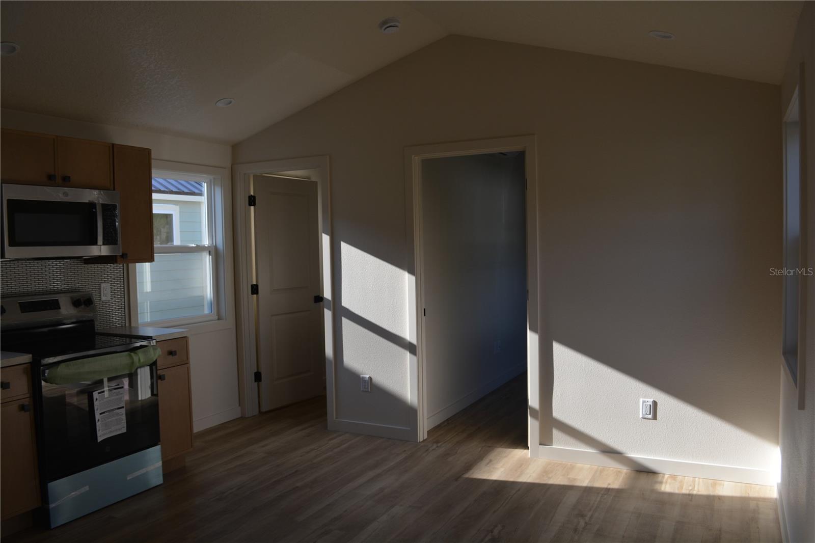 Image 21 of 27 For 630 3rd Street Street