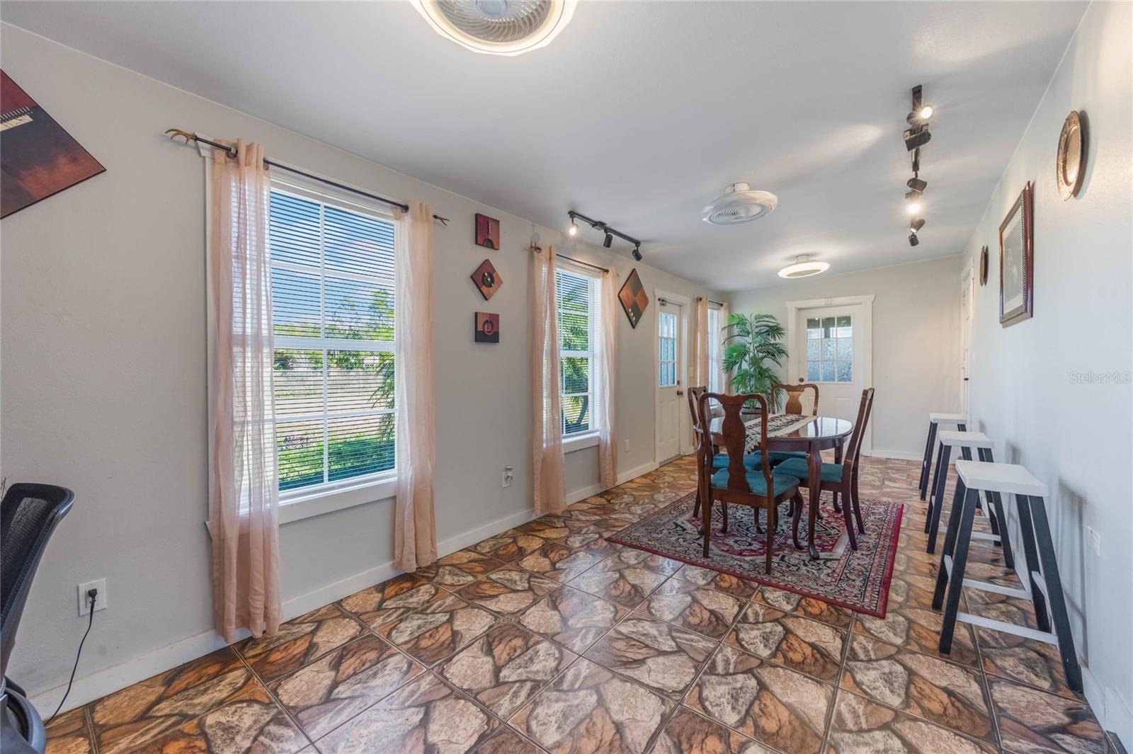 Image 15 of 64 For 2662 Hibiscus Court