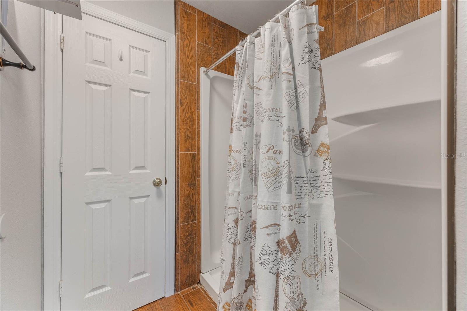 Image 31 of 64 For 2662 Hibiscus Court